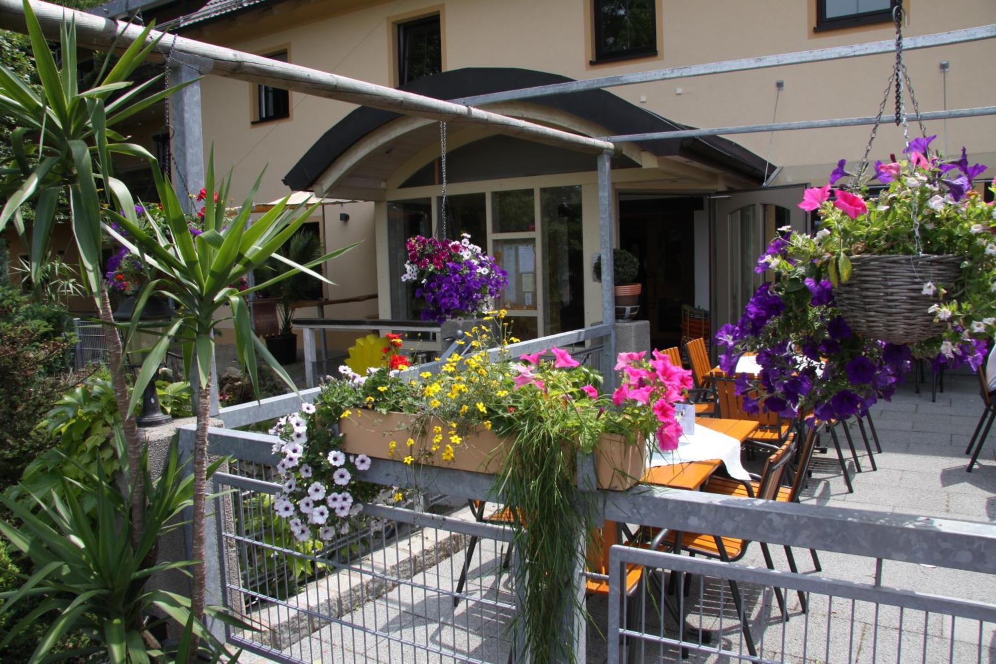 Hotel-Restaurant Bauer-Keller Greding Extérieur photo