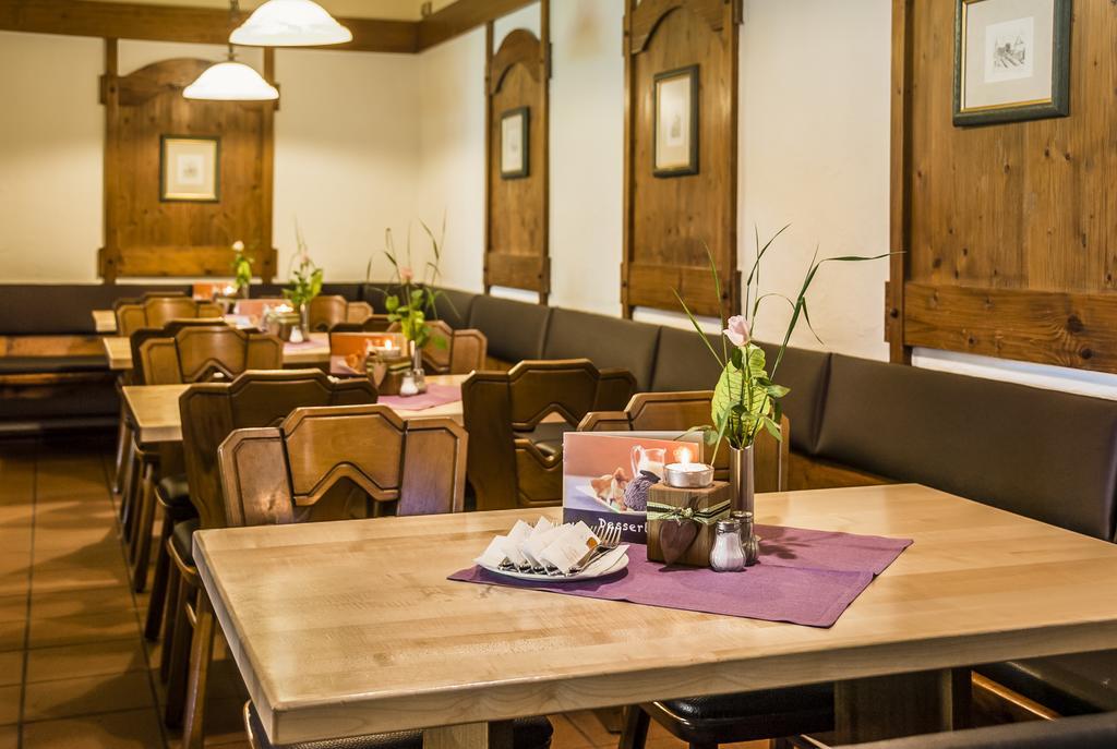 Hotel-Restaurant Bauer-Keller Greding Extérieur photo